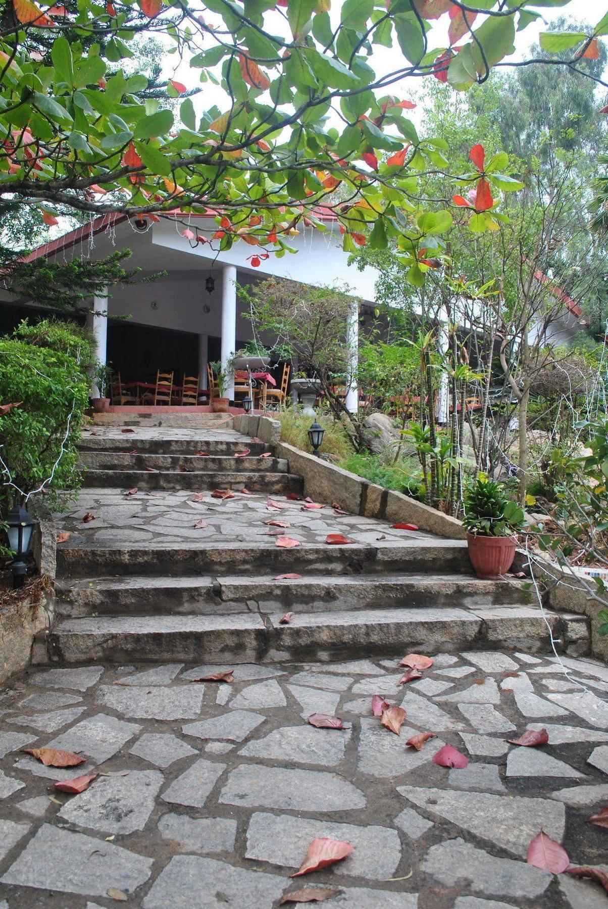 Eagle Ridge Resort Bangalore Exterior foto